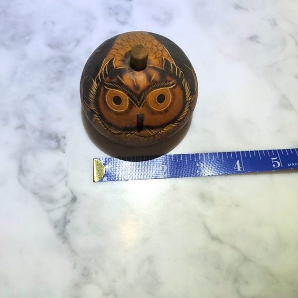 Lucuma Design Carved Gourd Art / Hand Carved Owl - Picture 14 of 14